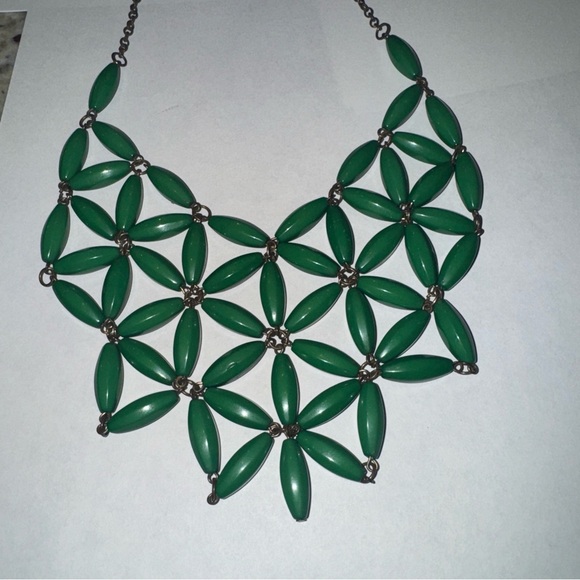 Green Chunky Bib Statement  Necklace Gold-tone Chain - Picture 2 of 6